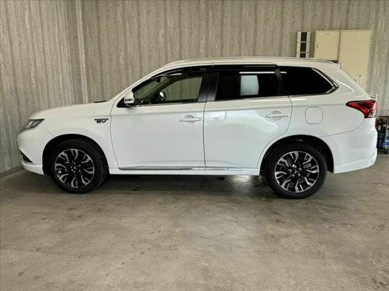 OUTLANDER PHEV-11