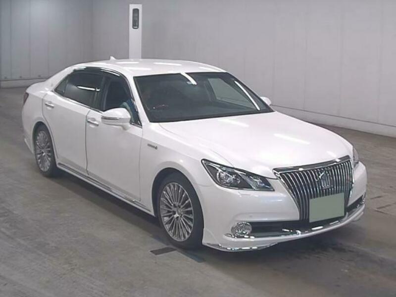 TOYOTA　CROWN MAJESTA