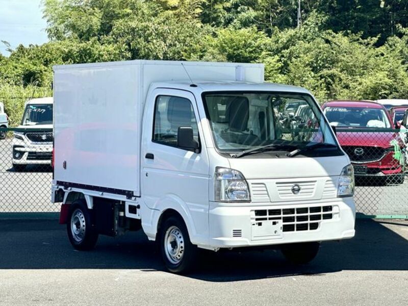 NISSAN　NT100 CLIPPER