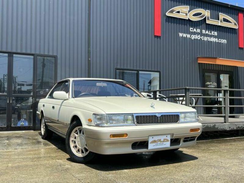 NISSAN　LAUREL