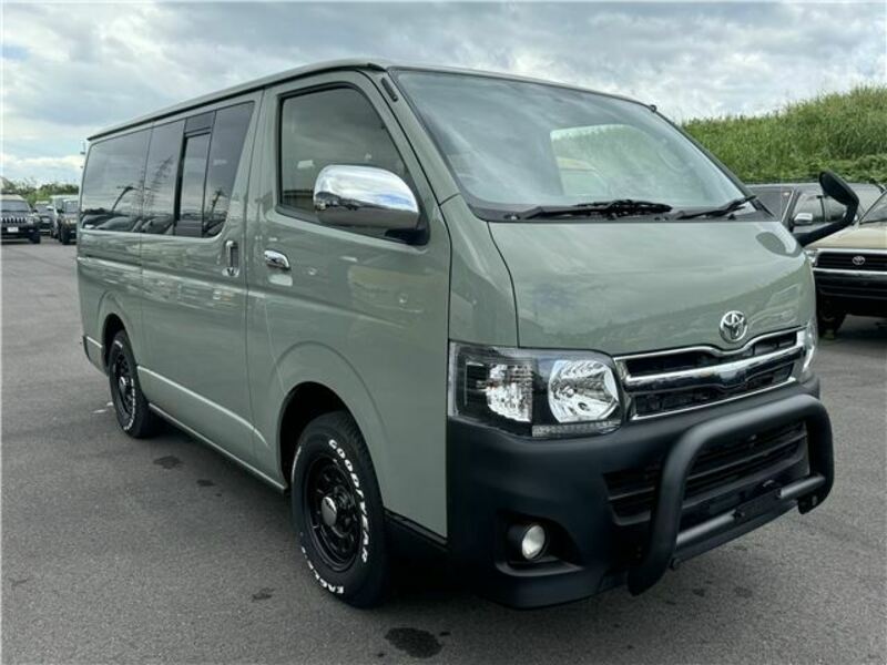 TOYOTA　HIACE VAN