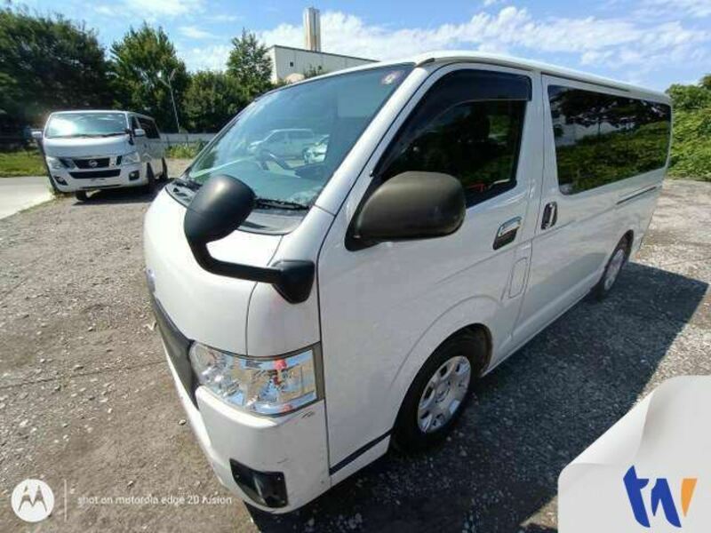 TOYOTA　HIACE