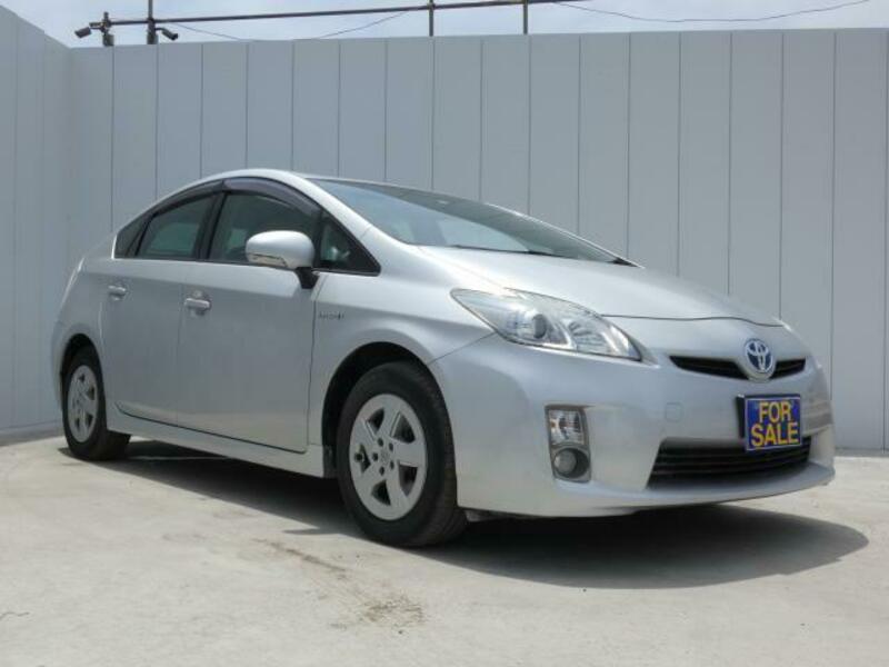 TOYOTA　PRIUS