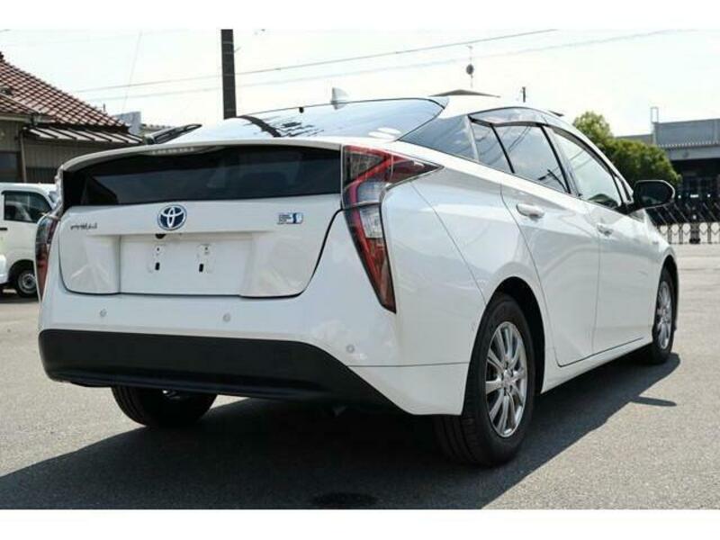 PRIUS-8