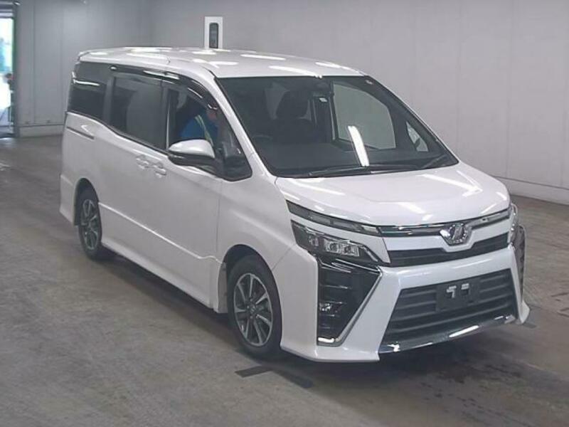 TOYOTA　VOXY