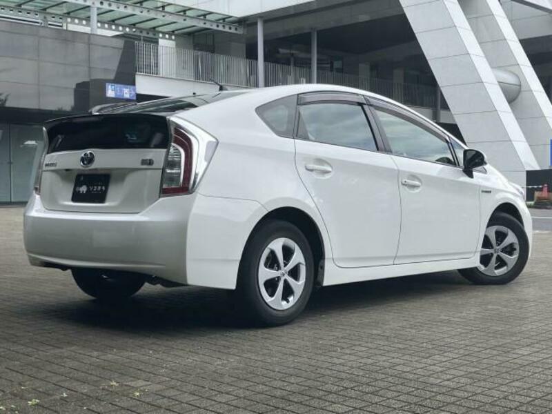 PRIUS-13