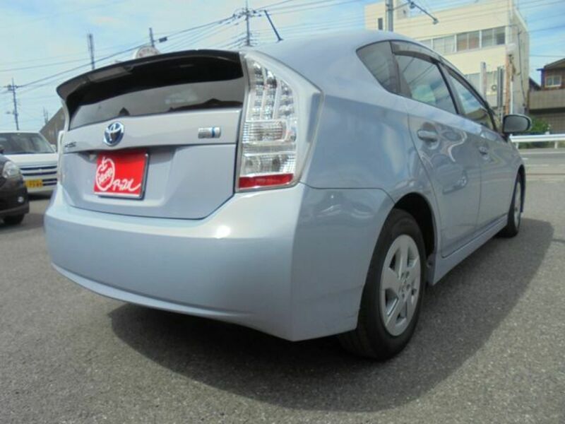 PRIUS-4