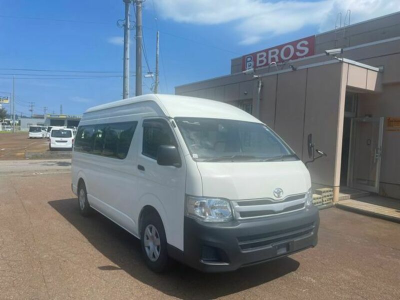 TOYOTA　HIACE COMMUTER