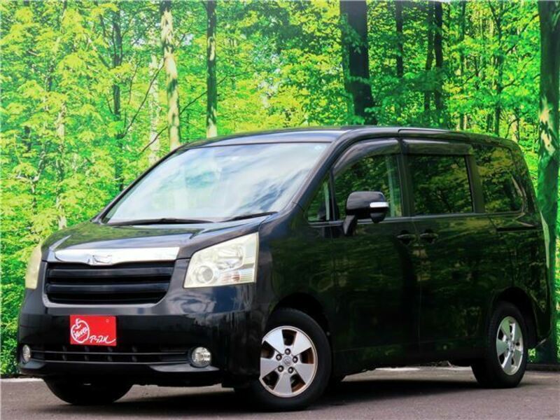 TOYOTA　NOAH