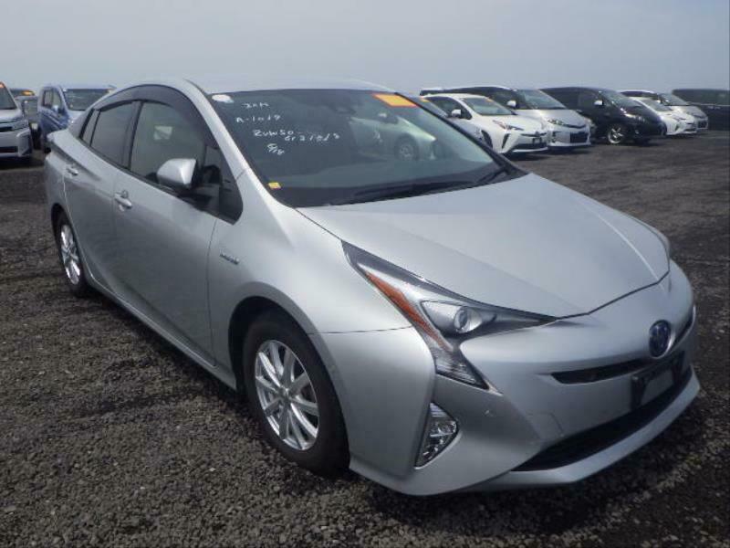 TOYOTA　PRIUS