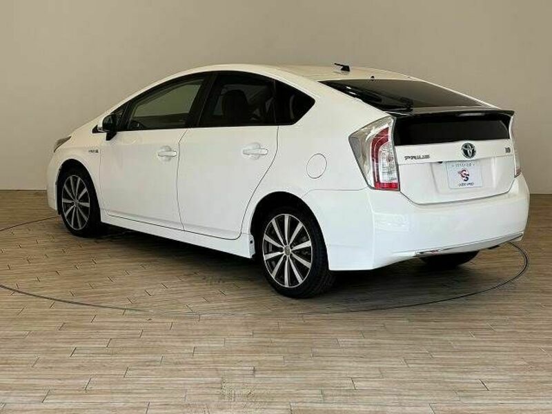 PRIUS-16