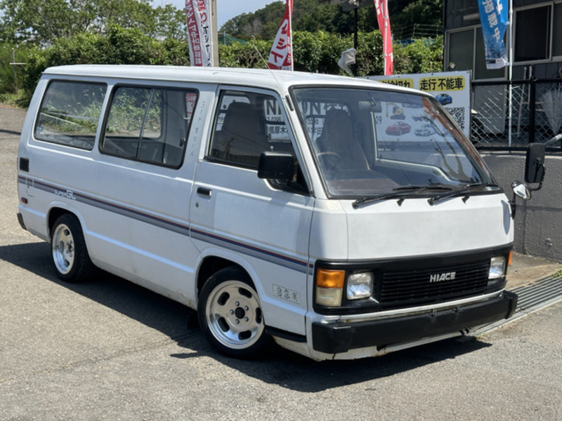 TOYOTA　HIACE