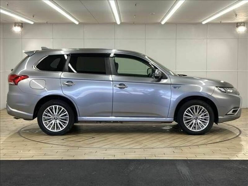 OUTLANDER PHEV-16