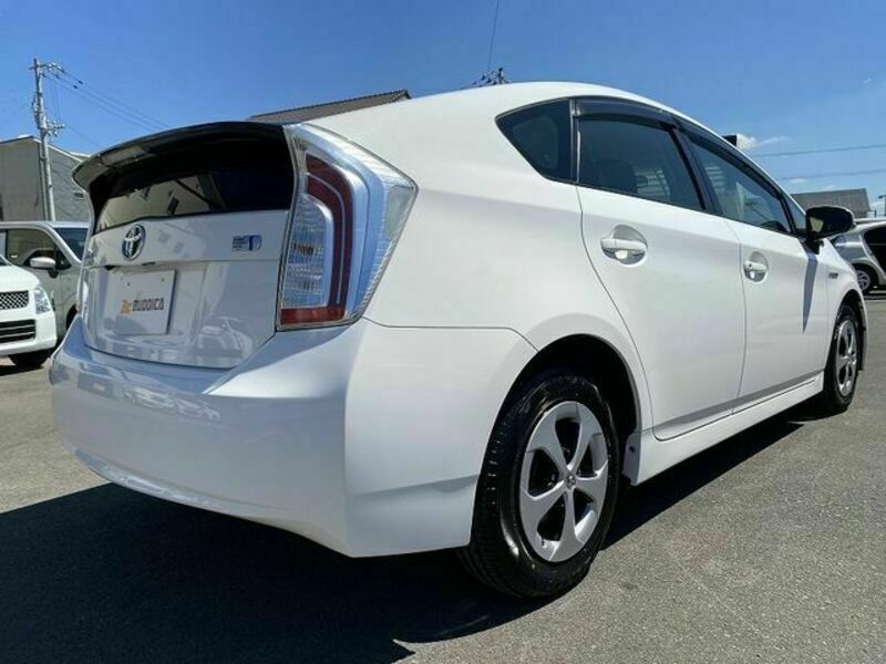 PRIUS-8