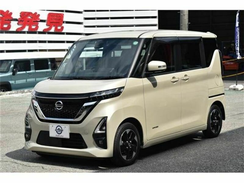 NISSAN　ROOX