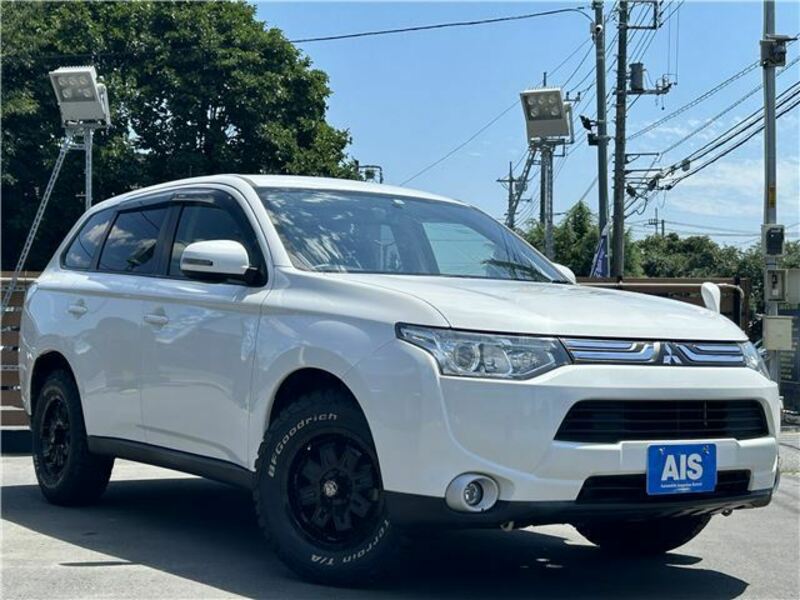 MITSUBISHI　OUTLANDER