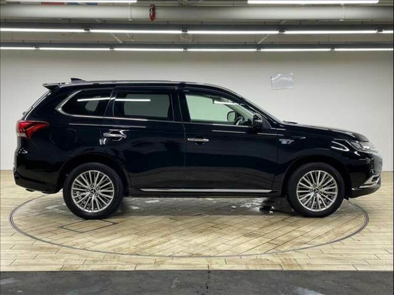 OUTLANDER PHEV-17