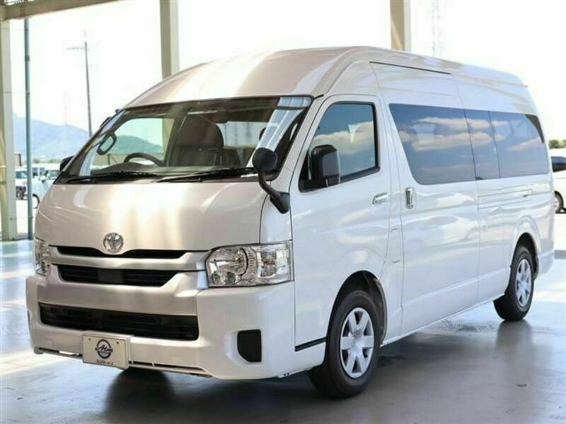 TOYOTA　HIACE COMMUTER