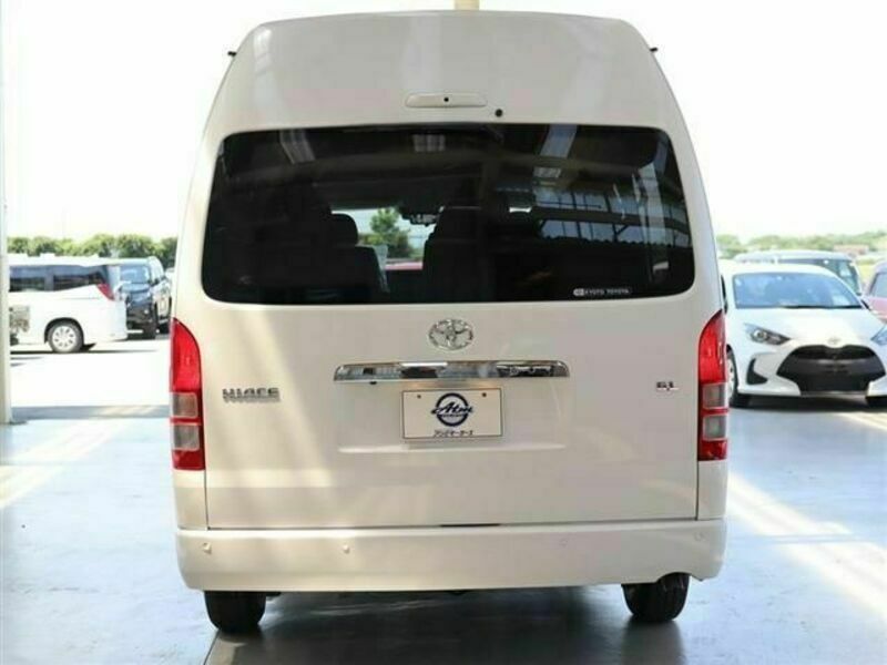 HIACE COMMUTER-4