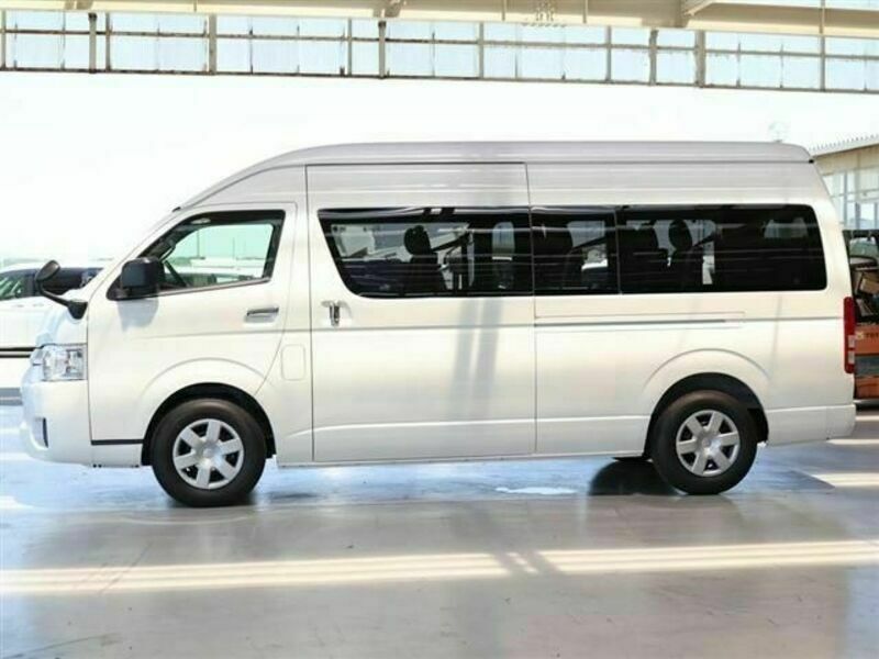 HIACE COMMUTER-6