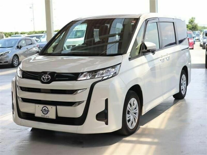 TOYOTA　NOAH