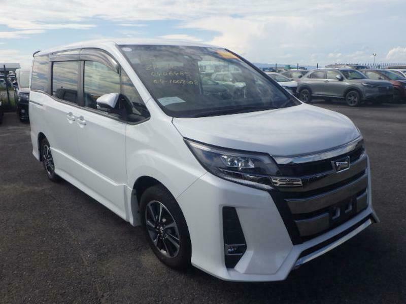 TOYOTA　NOAH