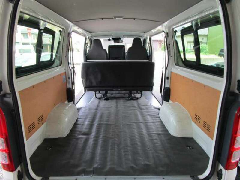 HIACE VAN-11