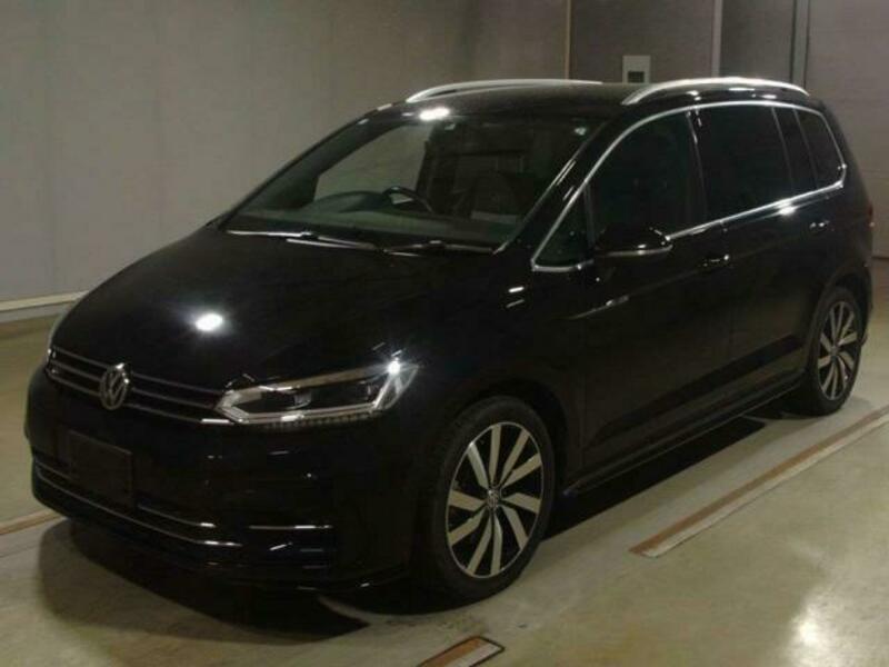 VOLKSWAGEN　GOLF TOURAN