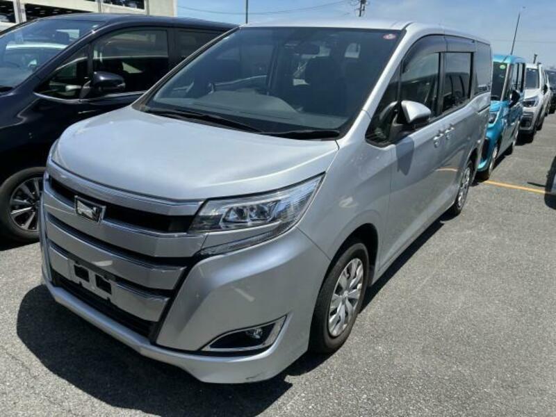 TOYOTA　NOAH