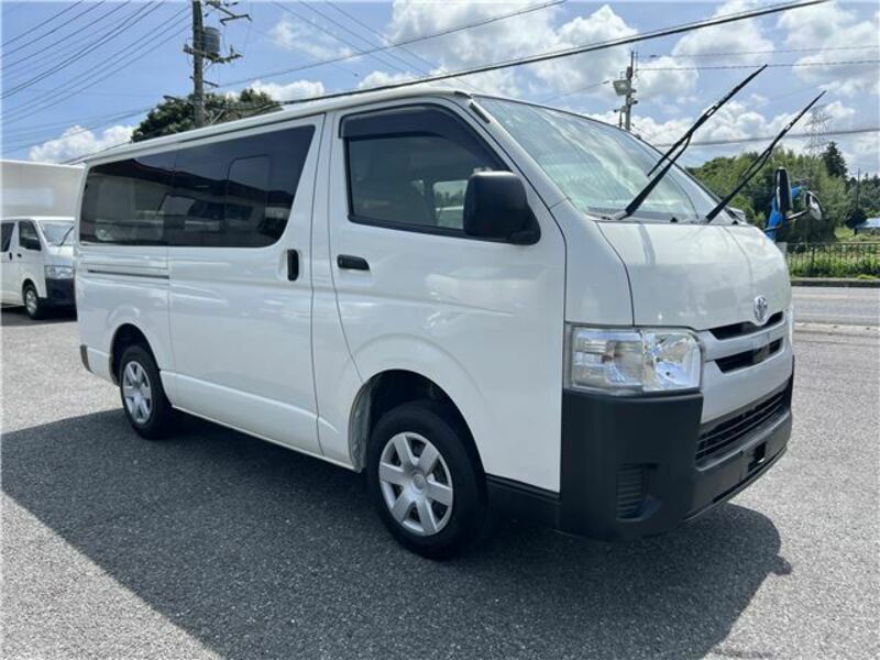 TOYOTA　HIACE VAN