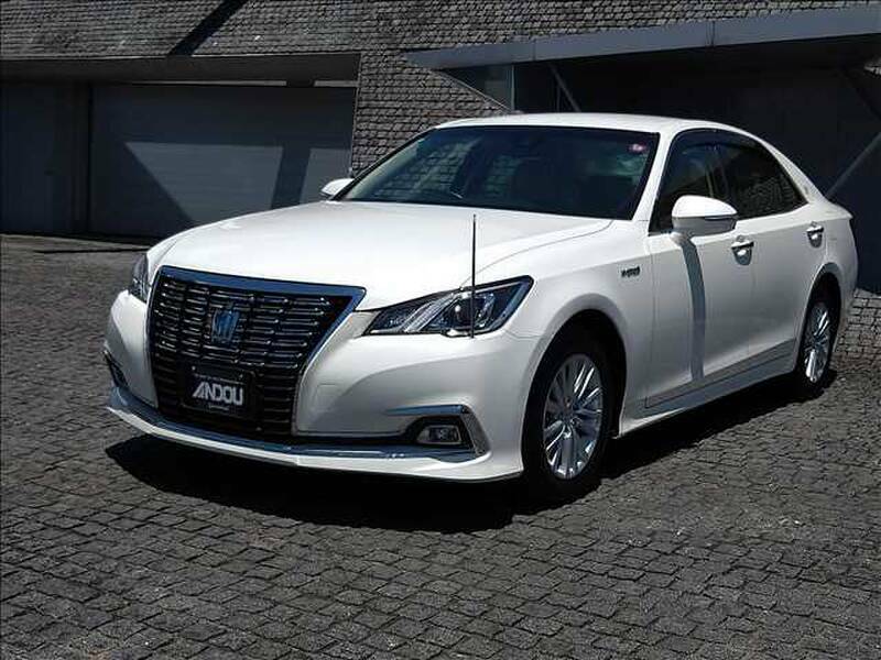 TOYOTA　CROWN