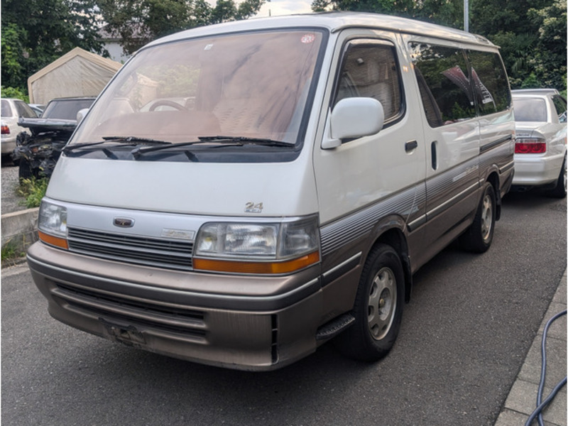 TOYOTA　HIACE