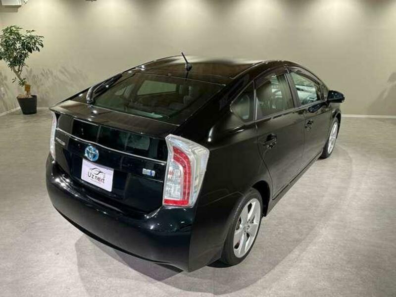 PRIUS-13