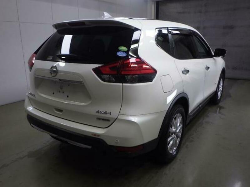 X-TRAIL-1