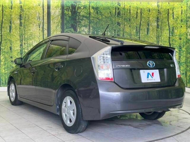 PRIUS-17