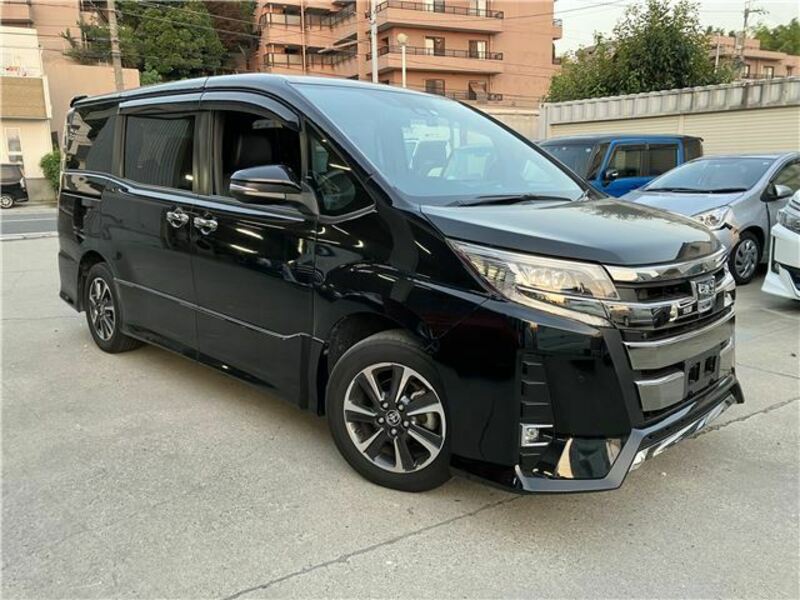 TOYOTA　NOAH