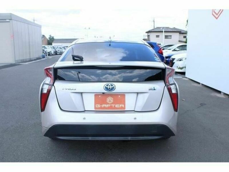 PRIUS-8