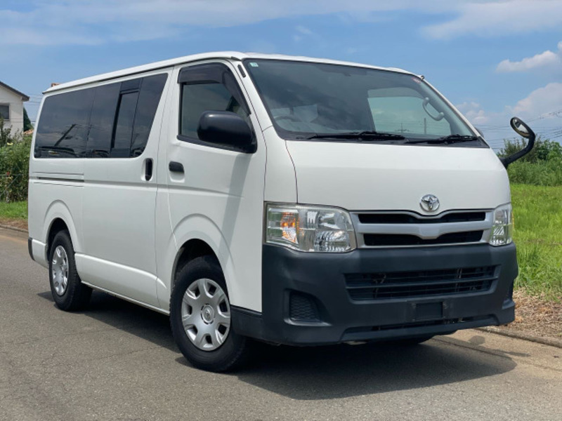 TOYOTA　HIACE VAN