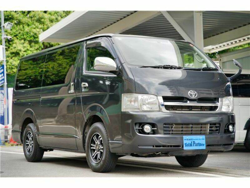 TOYOTA　HIACE