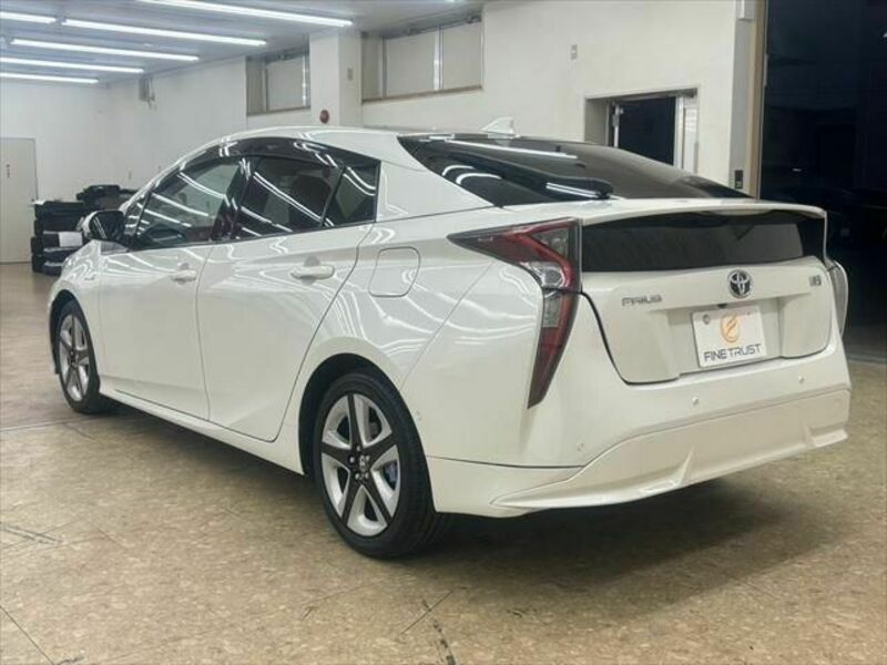 PRIUS-17