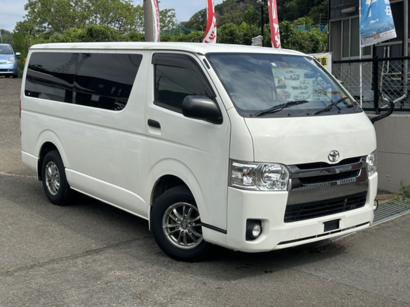 TOYOTA　HIACE VAN