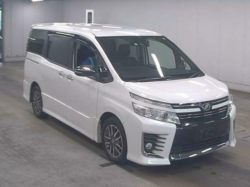 TOYOTA　VOXY