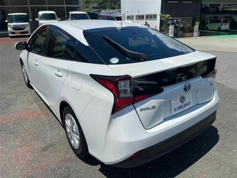 PRIUS-8