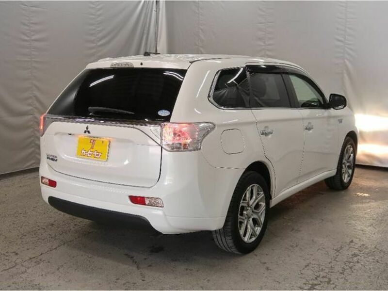 OUTLANDER PHEV-23