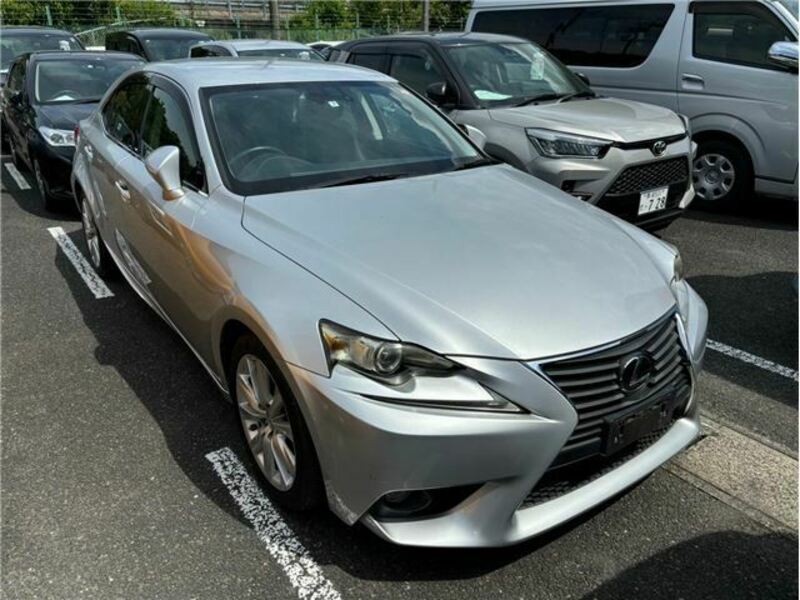 LEXUS　IS