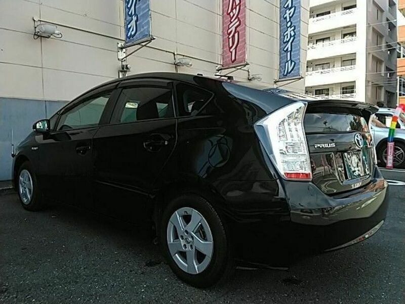 PRIUS-17