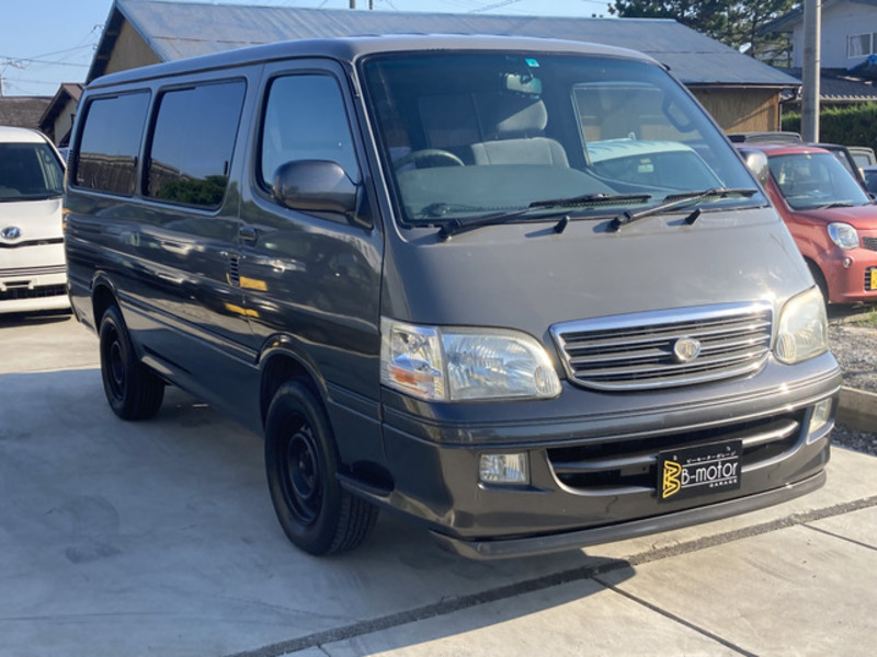 TOYOTA　HIACE