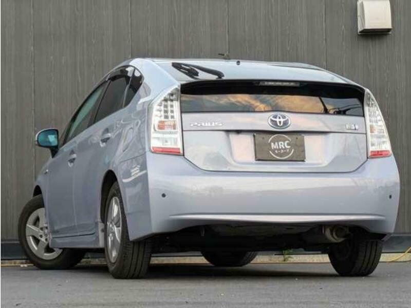 PRIUS-4