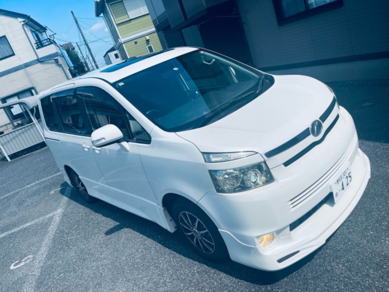 TOYOTA　VOXY