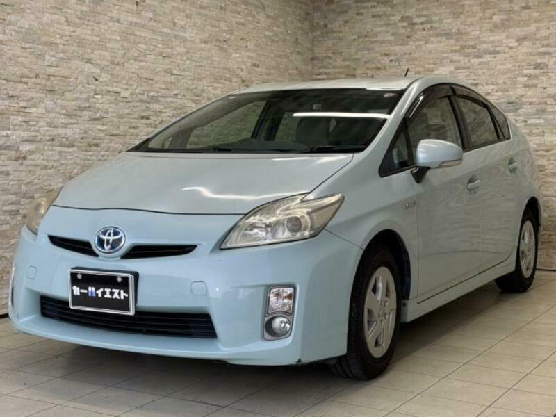 TOYOTA　PRIUS